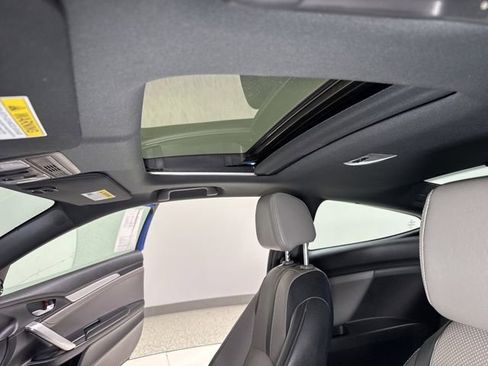 Used 2018 Honda Civic EX-L image 2