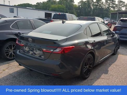 Used 2025 Toyota Camry SE FWD image 4