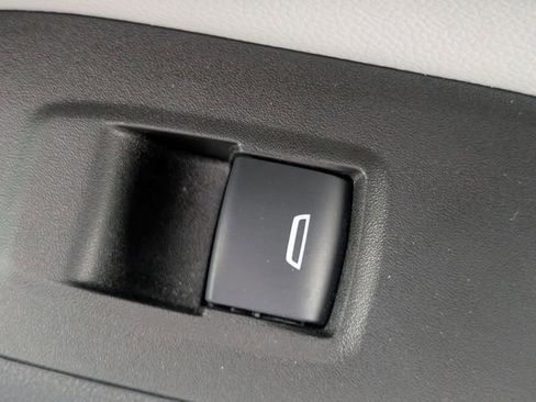 Used 2022 Chevrolet Equinox LS AWD/4WD image 34