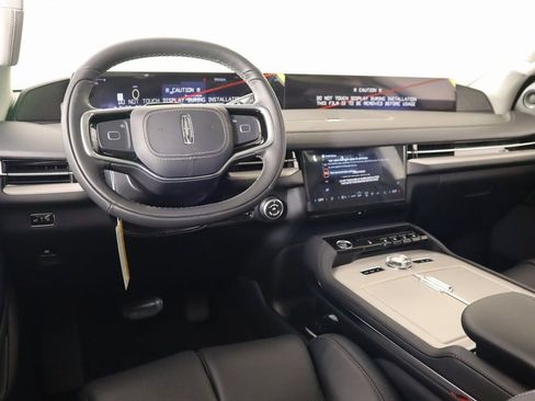 New 2025 Lincoln Navigator Reserve AWD/4WD image 2