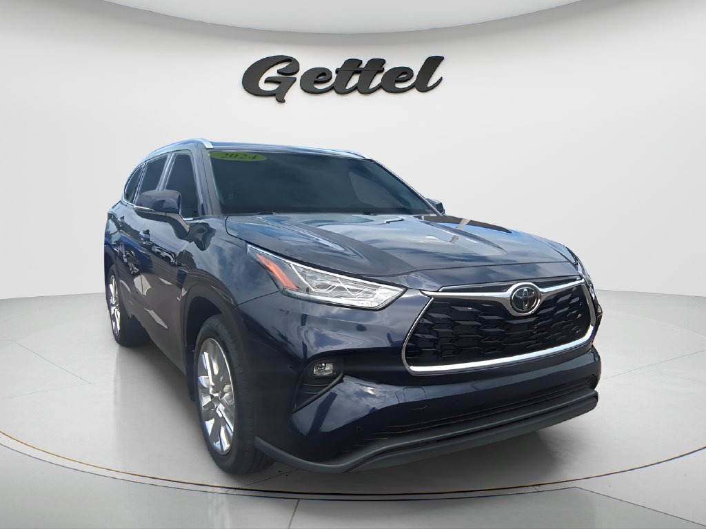 Used 2024 Toyota Highlander Limited FWD image 3