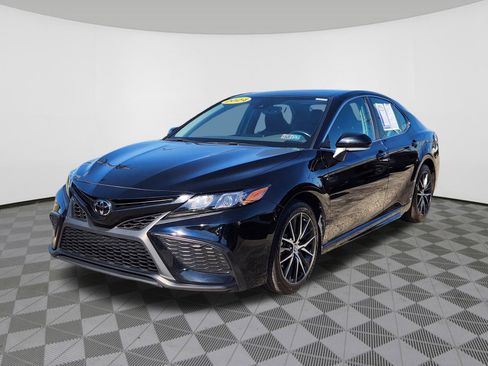 Used 2024 Toyota Camry SE w/ Convenience Package FWD image 2