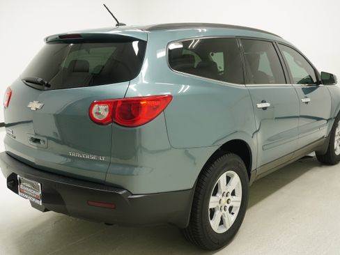 Used 2009 Chevrolet Traverse LT FWD image 4
