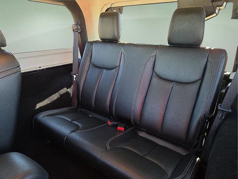 Used 2018 Jeep Wrangler Rubicon w/ Dual Top Group image 9