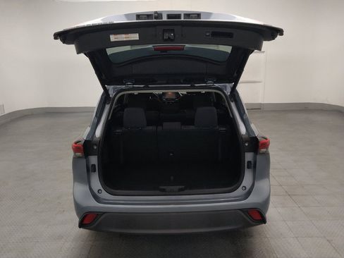 Used 2020 Toyota Highlander LE FWD image 30