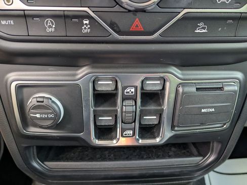 Used 2022 Jeep Wrangler Unlimited Sahara image 22