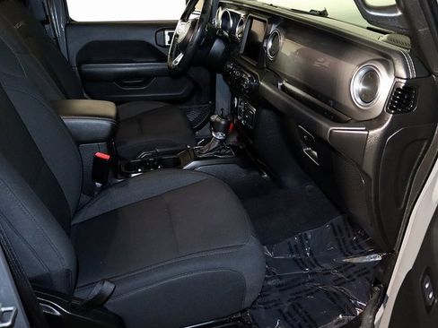 Used 2021 Jeep Gladiator Overland image 35