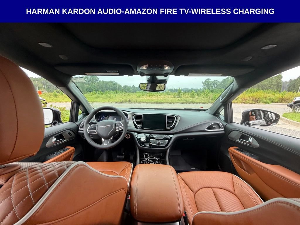 Used 2024 Chrysler Pacifica Pinnacle FWD image 11