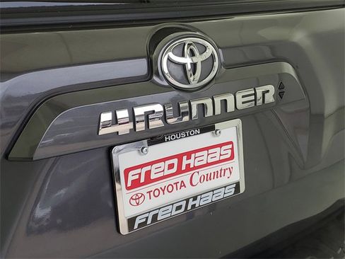 Used 2022 Toyota 4Runner SR5 Premium image 8