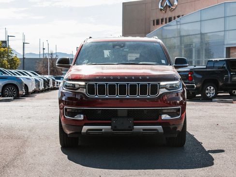 Used 2023 Jeep Wagoneer L Series II RWD image 2