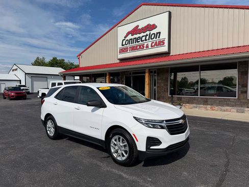 Used 2023 Chevrolet Equinox LS w/ LS Convenience Package FWD image 2