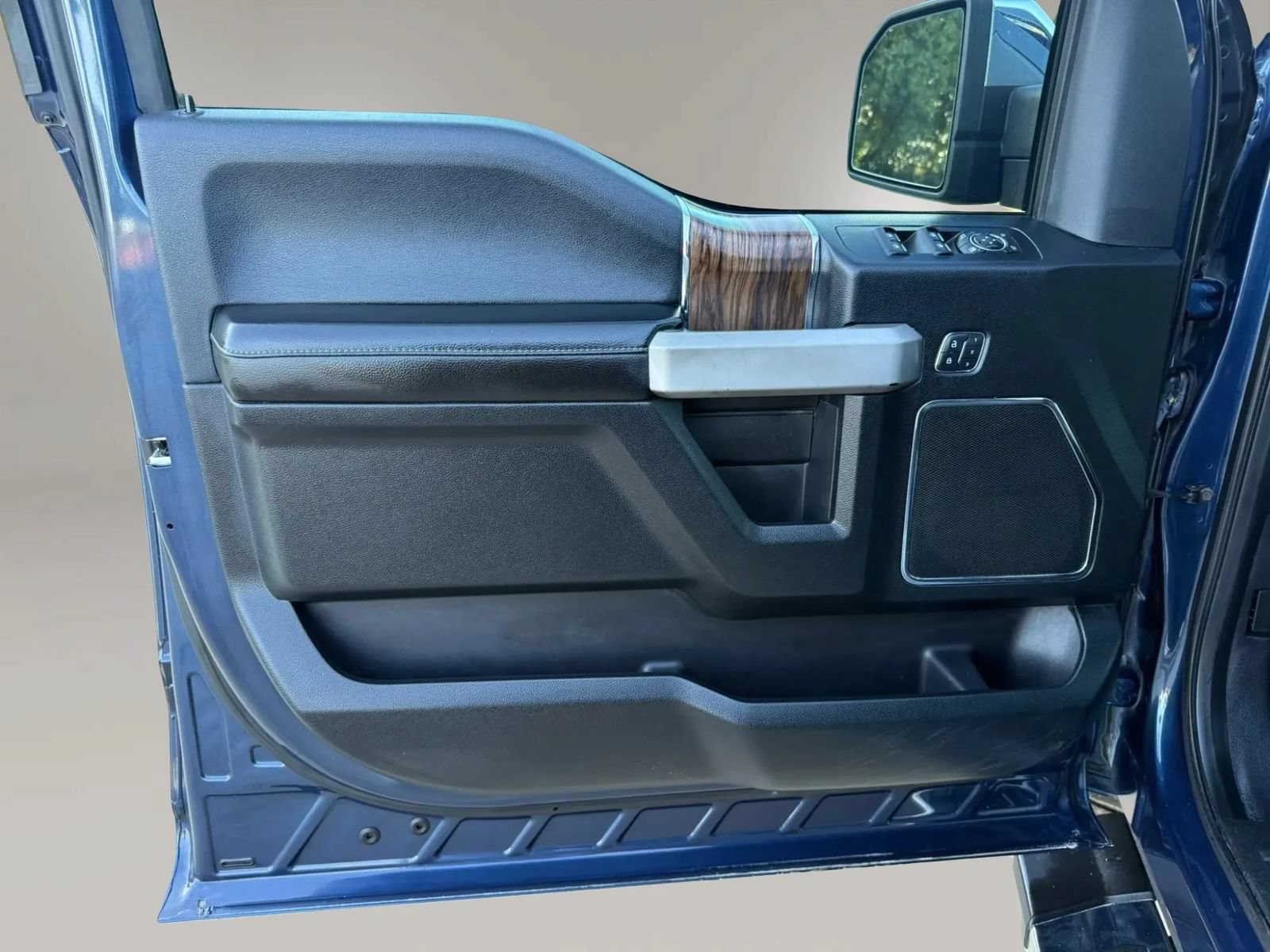 Used 2018 Ford F150 Lariat RWD image 24