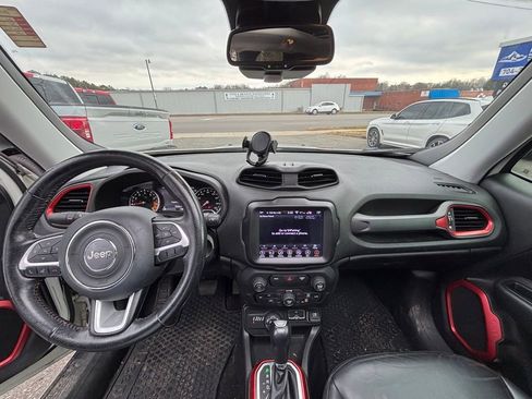 Used 2018 Jeep Renegade Trailhawk image 12