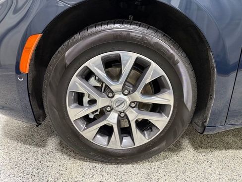 Used 2023 Chrysler Pacifica Pinnacle image 33