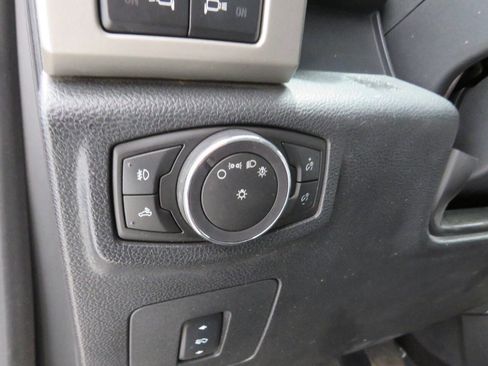 Used 2015 Ford F150 Lariat image 26