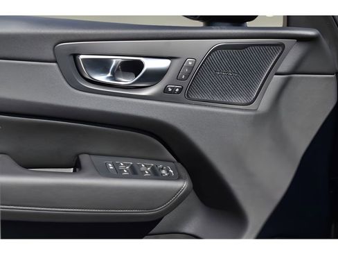 Certified 2024 Volvo XC60 T8 Plus w/ Protection Package Premier image 28