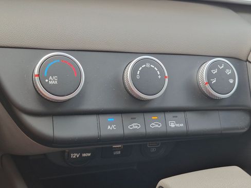 Used 2023 Hyundai Elantra SE FWD image 34