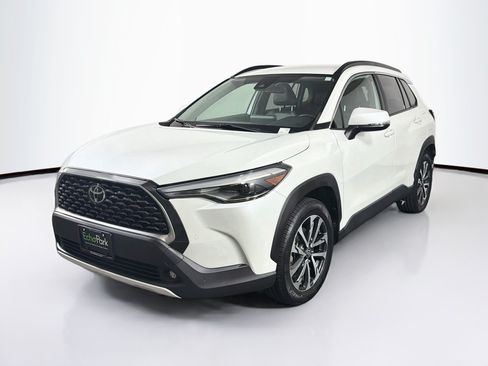 Used 2022 Toyota Corolla Cross XLE AWD/4WD image 3