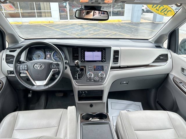 Used 2020 Toyota Sienna XLE FWD image 25