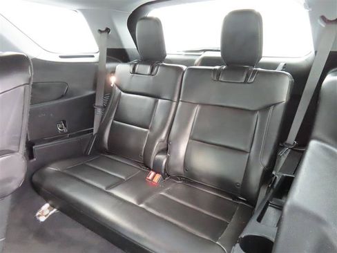 Used 2022 Ford Explorer XLT w/ Equipment Group 202A AWD/4WD image 31