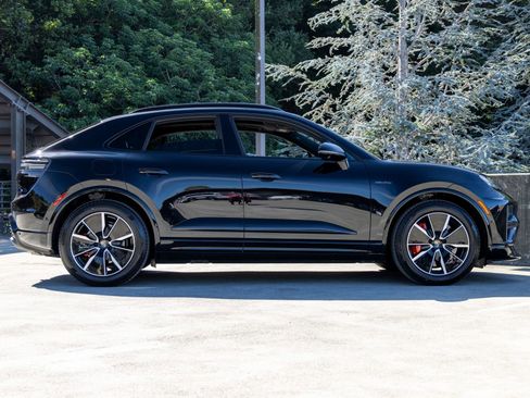 New 2026 Porsche Macan Turbo Electric AWD/4WD image 13