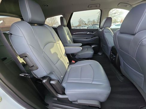 Used 2018 Buick Enclave Premium image 7