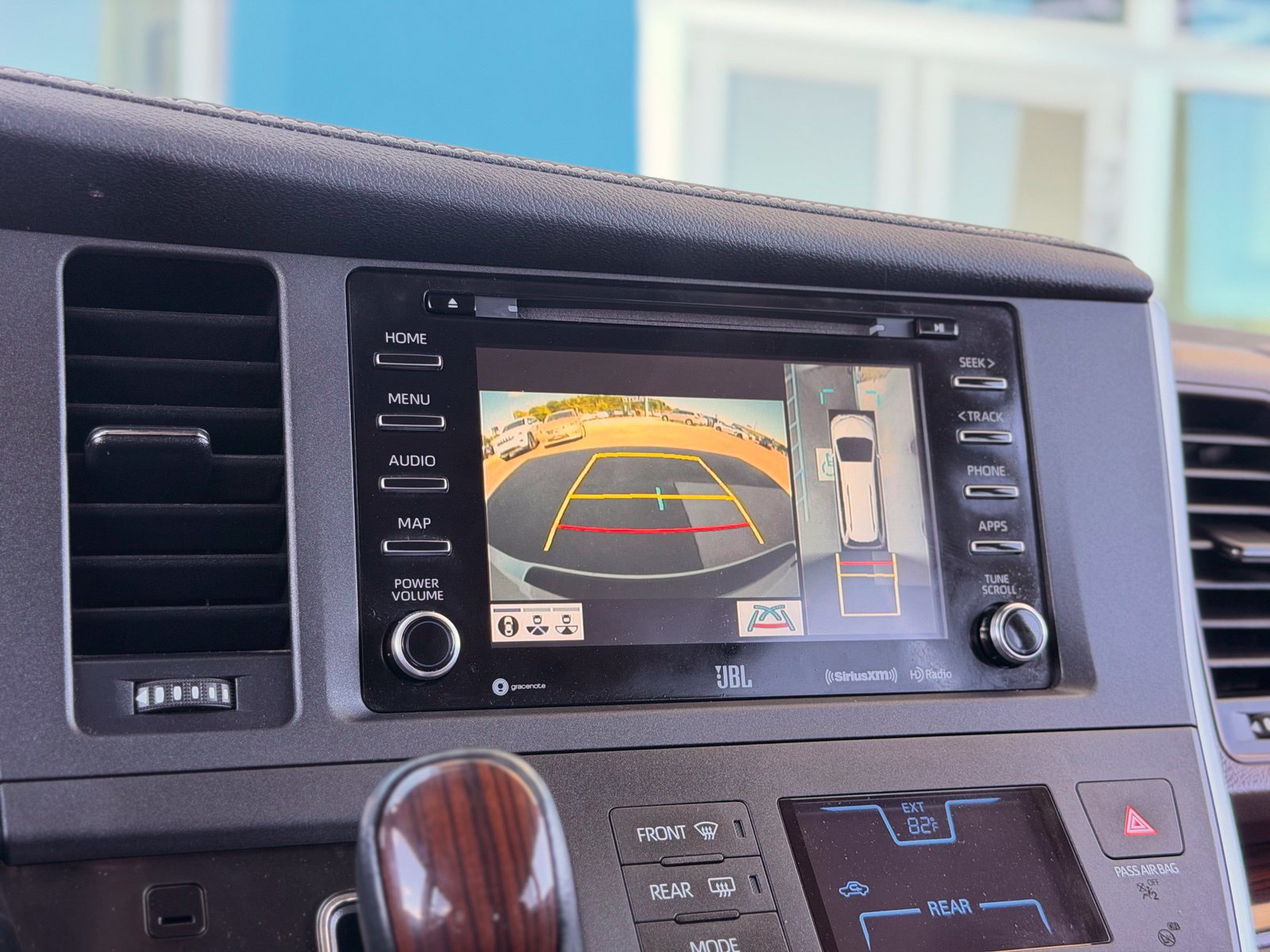 Used 2020 Toyota Sienna XLE Premium AWD/4WD image 44