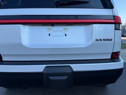 Used 2025 Lexus GX 550 w/ Accessory Package (Z1) image 25
