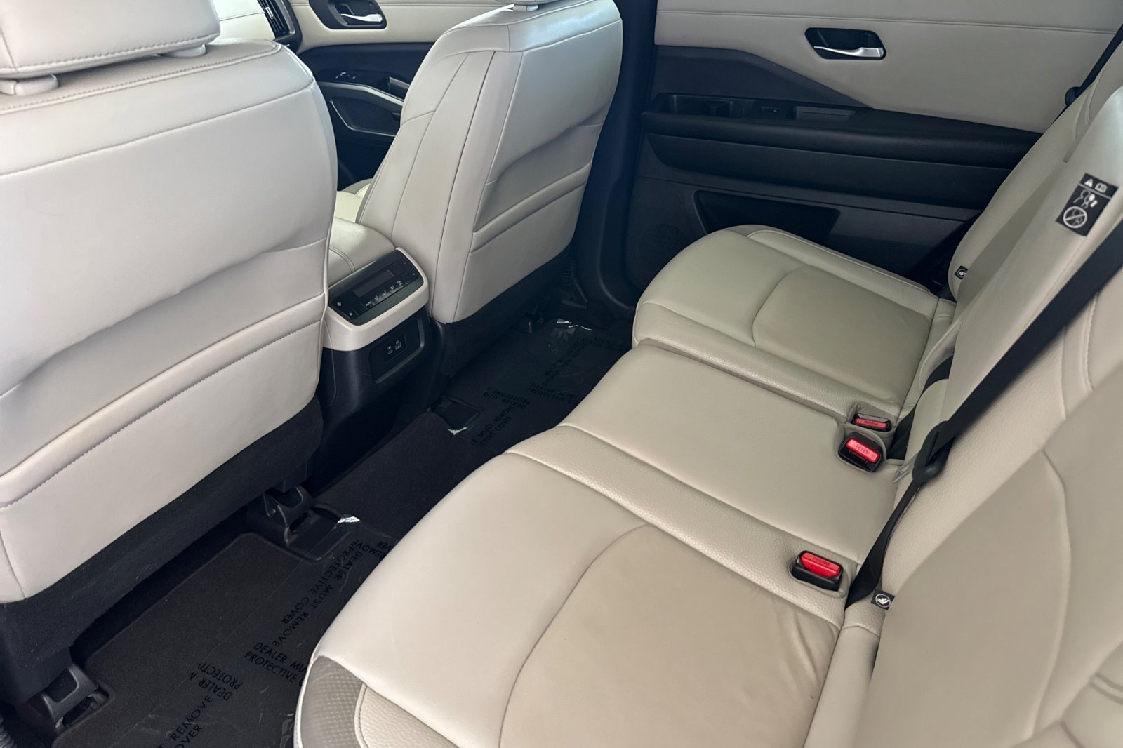 Used 2022 Nissan Pathfinder SL FWD image 11