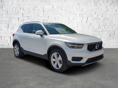 Used 2022 Volvo XC40 T4 Momentum