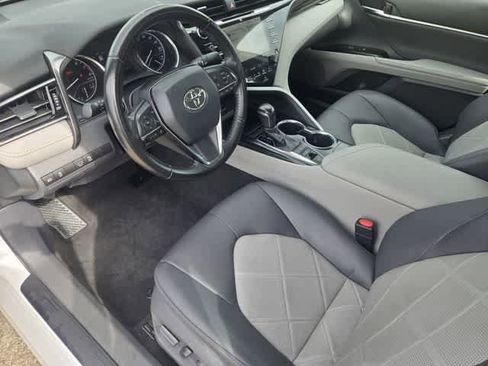 Used 2019 Toyota Camry XLE FWD image 2