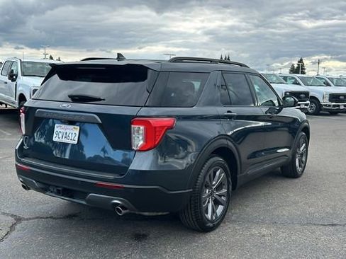 Certified 2022 Ford Explorer XLT w/ Equipment Group 202A image 3