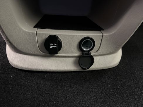 Used 2017 Dodge Grand Caravan SE image 17