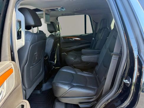 Used 2018 Cadillac Escalade Luxury AWD/4WD image 37