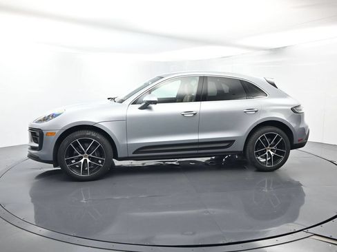 Certified 2025 Porsche Macan AWD/4WD image 2