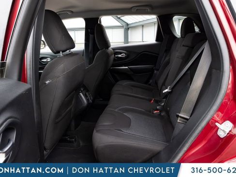 Used 2019 Jeep Cherokee Latitude w/ Popular Appearance Group FWD image 15