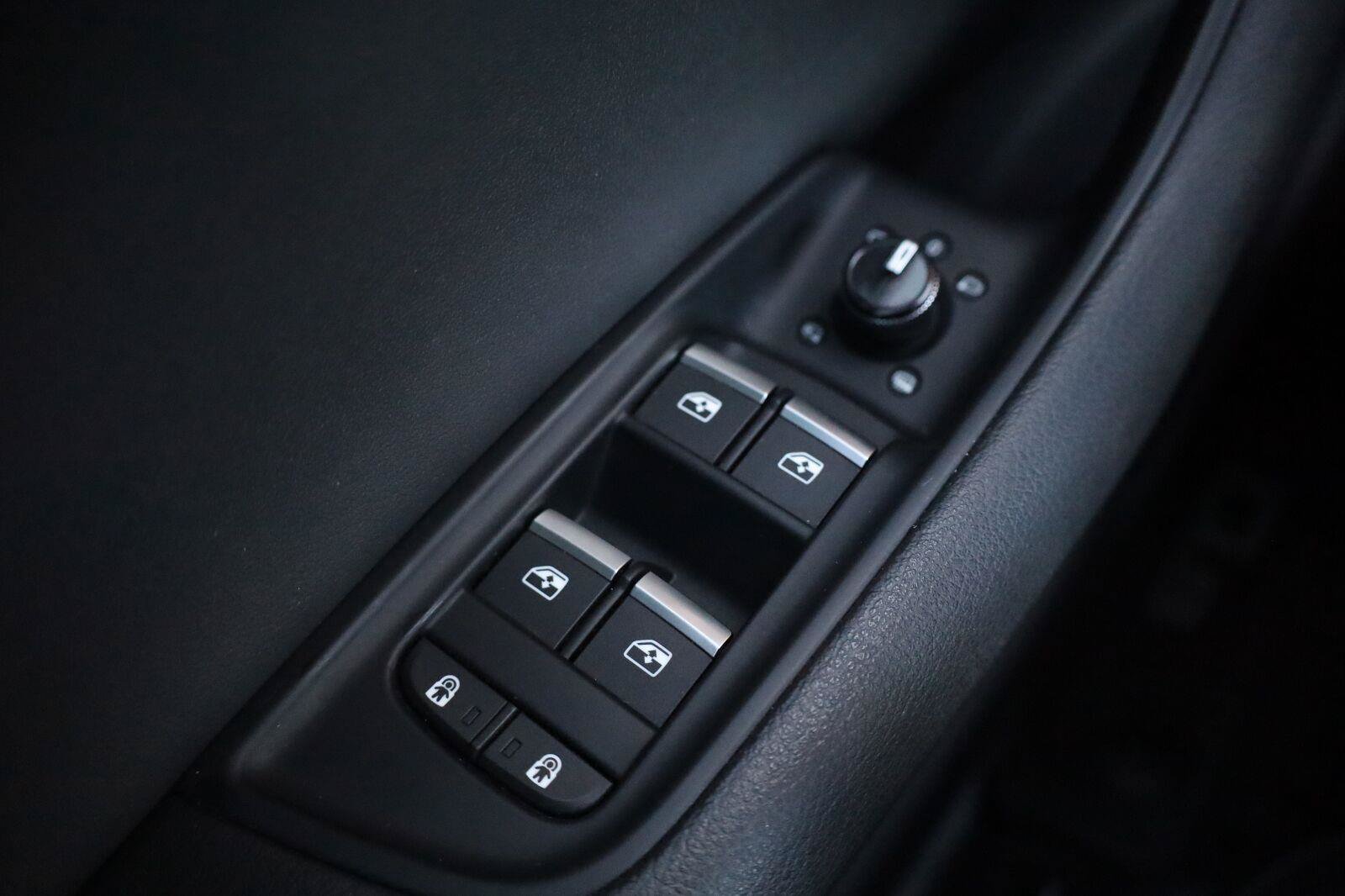 Used 2019 Audi Q8 Premium w/ Convenience Package AWD/4WD image 38