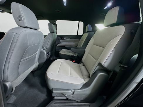 Used 2025 Chevrolet Traverse LT image 28