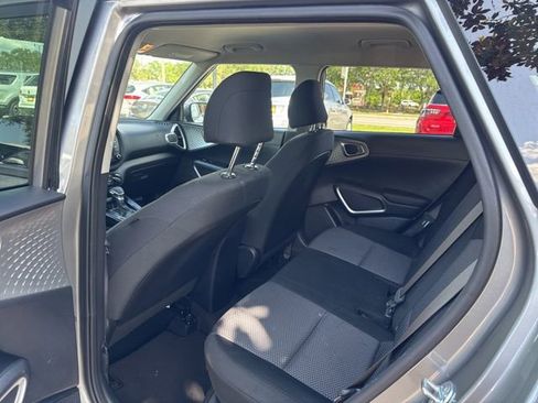 Used 2025 Kia Soul LX w/ LX Technology Package FWD image 21