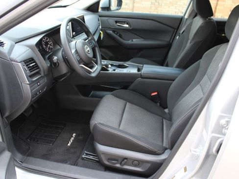 Used 2024 Nissan Rogue SV image 15
