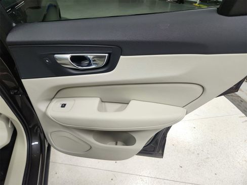 Used 2024 Volvo XC60 B5 Plus w/ Protection Package Premier image 41