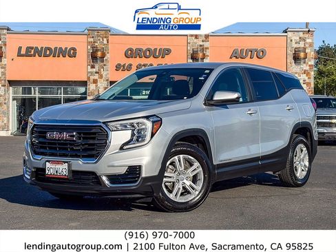 Used 2022 GMC Terrain SLE image 1