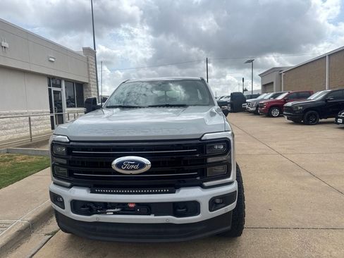 Used 2025 Ford F250 Platinum AWD/4WD image 2
