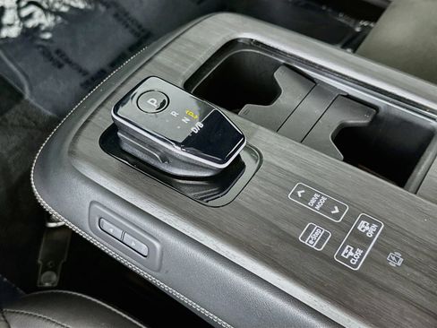 Used 2024 Nissan Ariya AWD image 17
