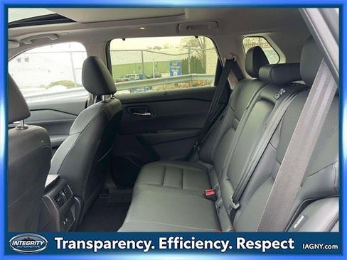 Used 2024 Nissan Rogue SV w/ SV Premium Package image 12