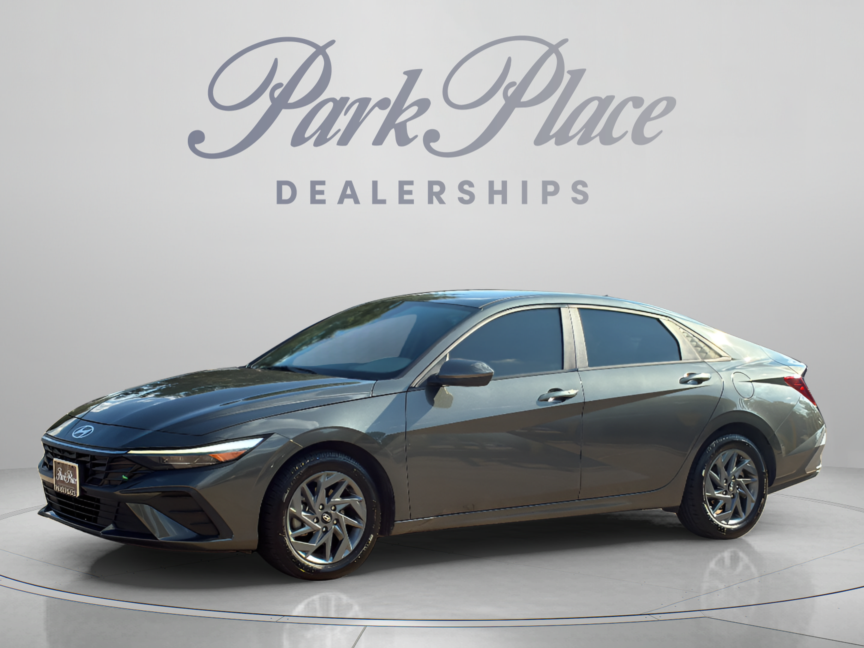 Used 2024 Hyundai Elantra SEL FWD image 1