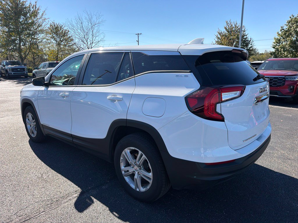 Used 2024 GMC Terrain SLE AWD/4WD image 4