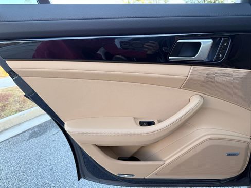 Used 2018 Porsche Panamera 4S image 44