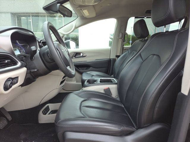Used 2023 Chrysler Pacifica Touring-L FWD image 27