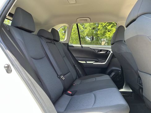 Used 2025 Toyota RAV4 XLE AWD/4WD image 27